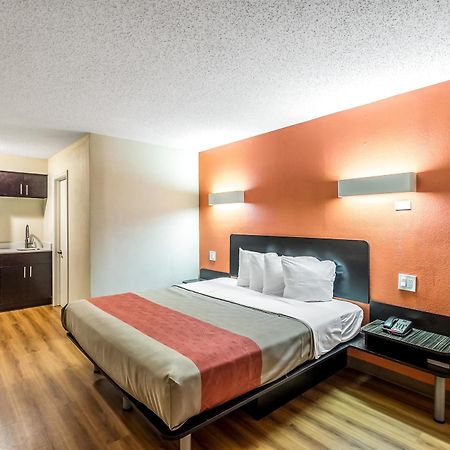 Motel 6 New Brunswick Bagian luar foto