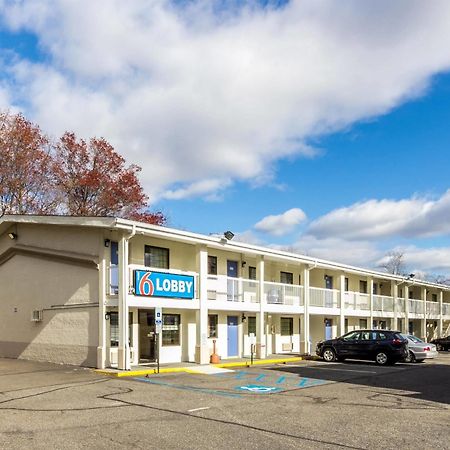 Motel 6 New Brunswick Bagian luar foto