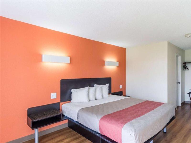 Motel 6 New Brunswick Bagian luar foto