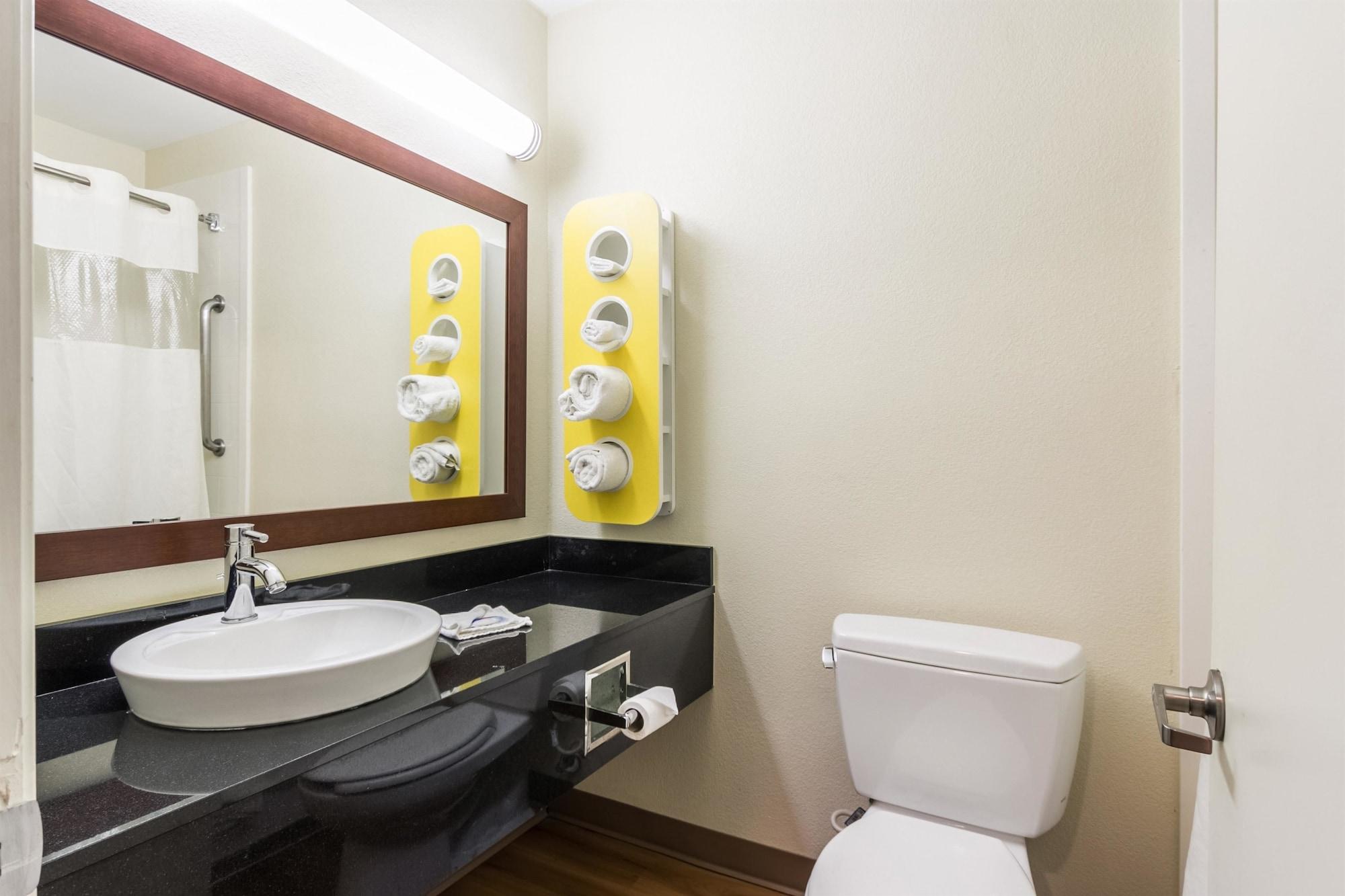 Motel 6 New Brunswick Bagian luar foto