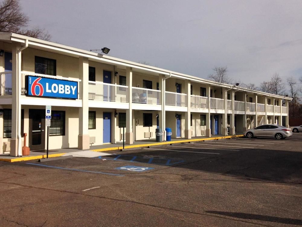 Motel 6 New Brunswick Bagian luar foto