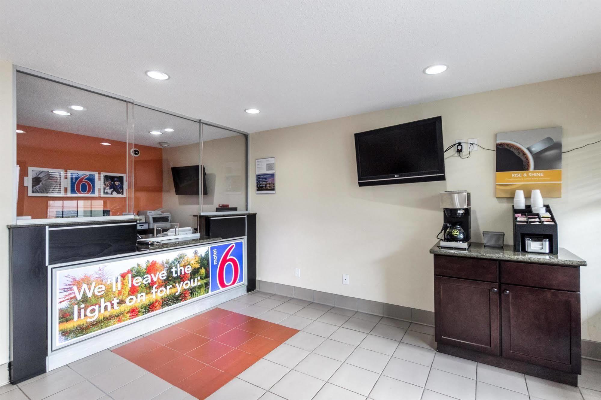 Motel 6 New Brunswick Bagian luar foto