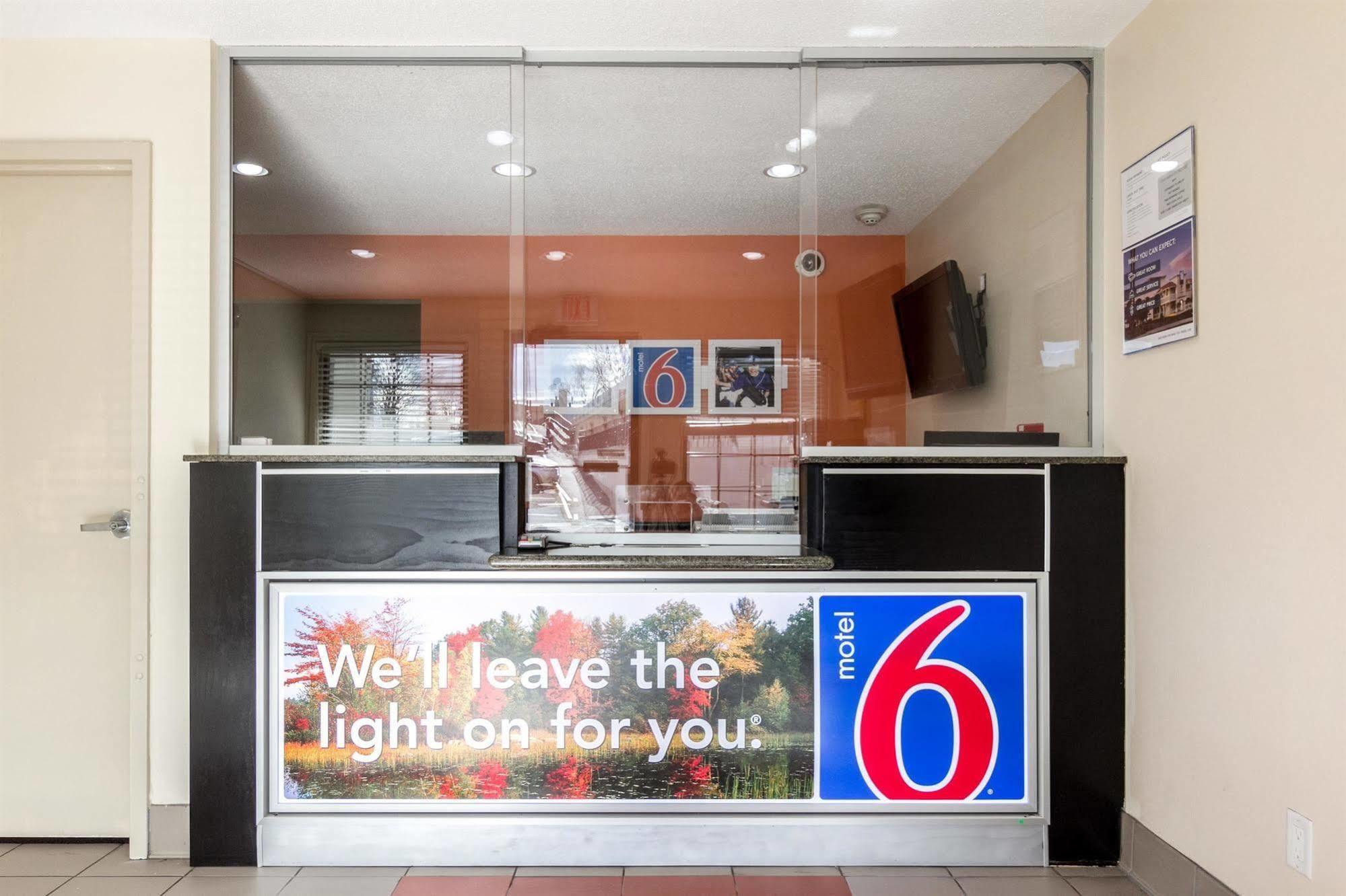 Motel 6 New Brunswick Bagian luar foto