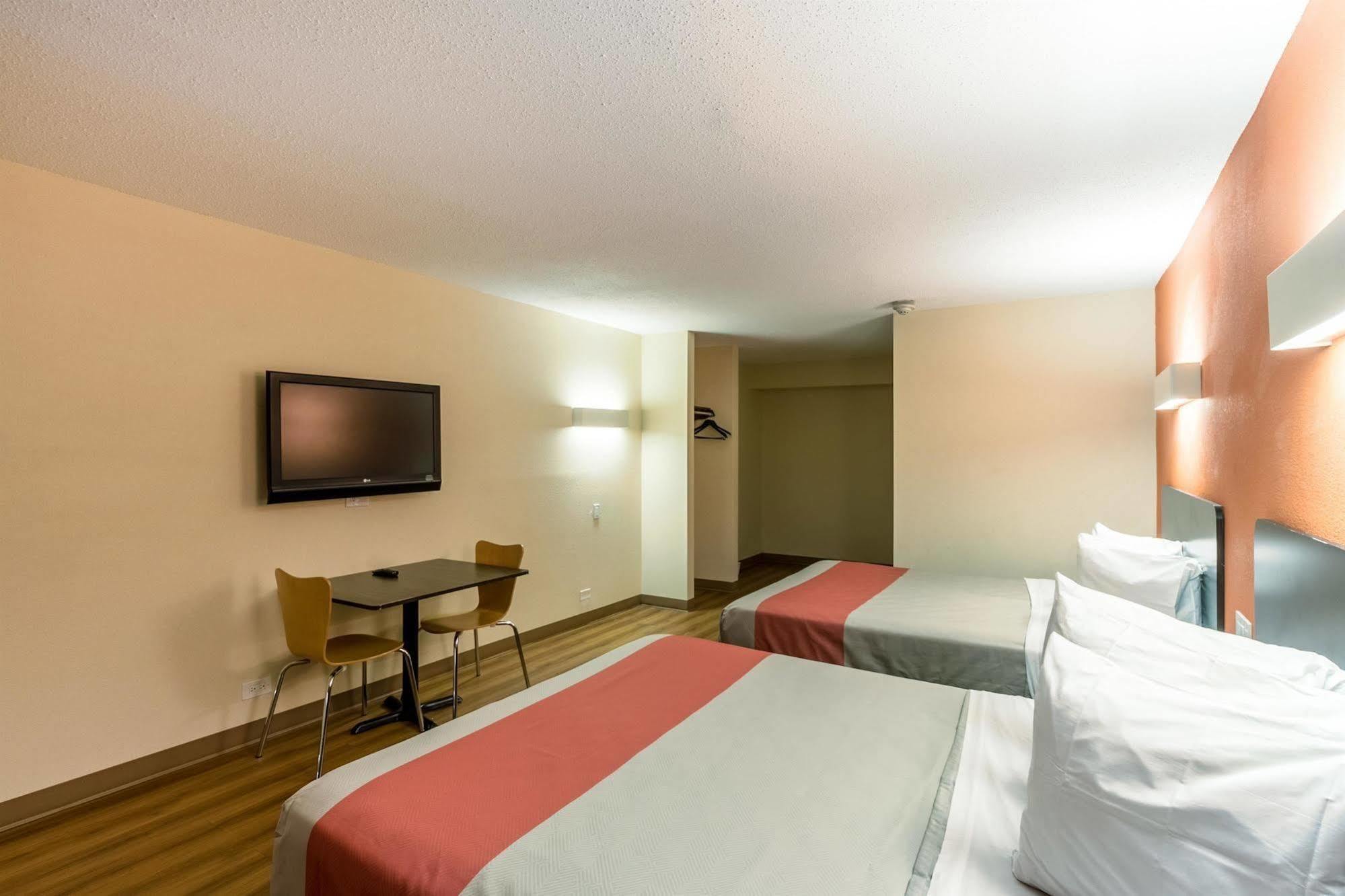 Motel 6 New Brunswick Bagian luar foto