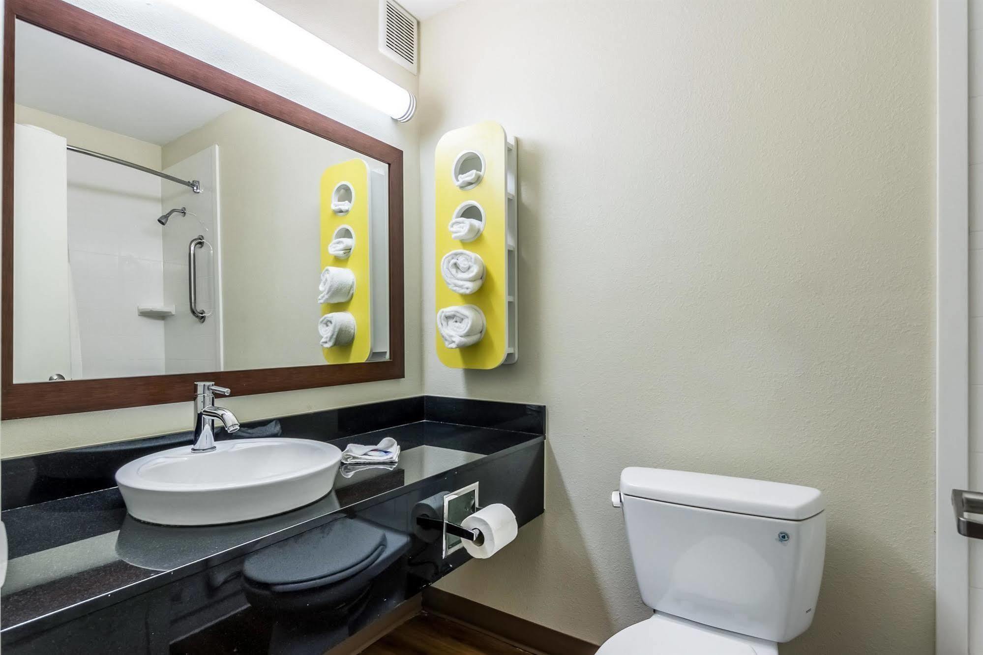 Motel 6 New Brunswick Bagian luar foto