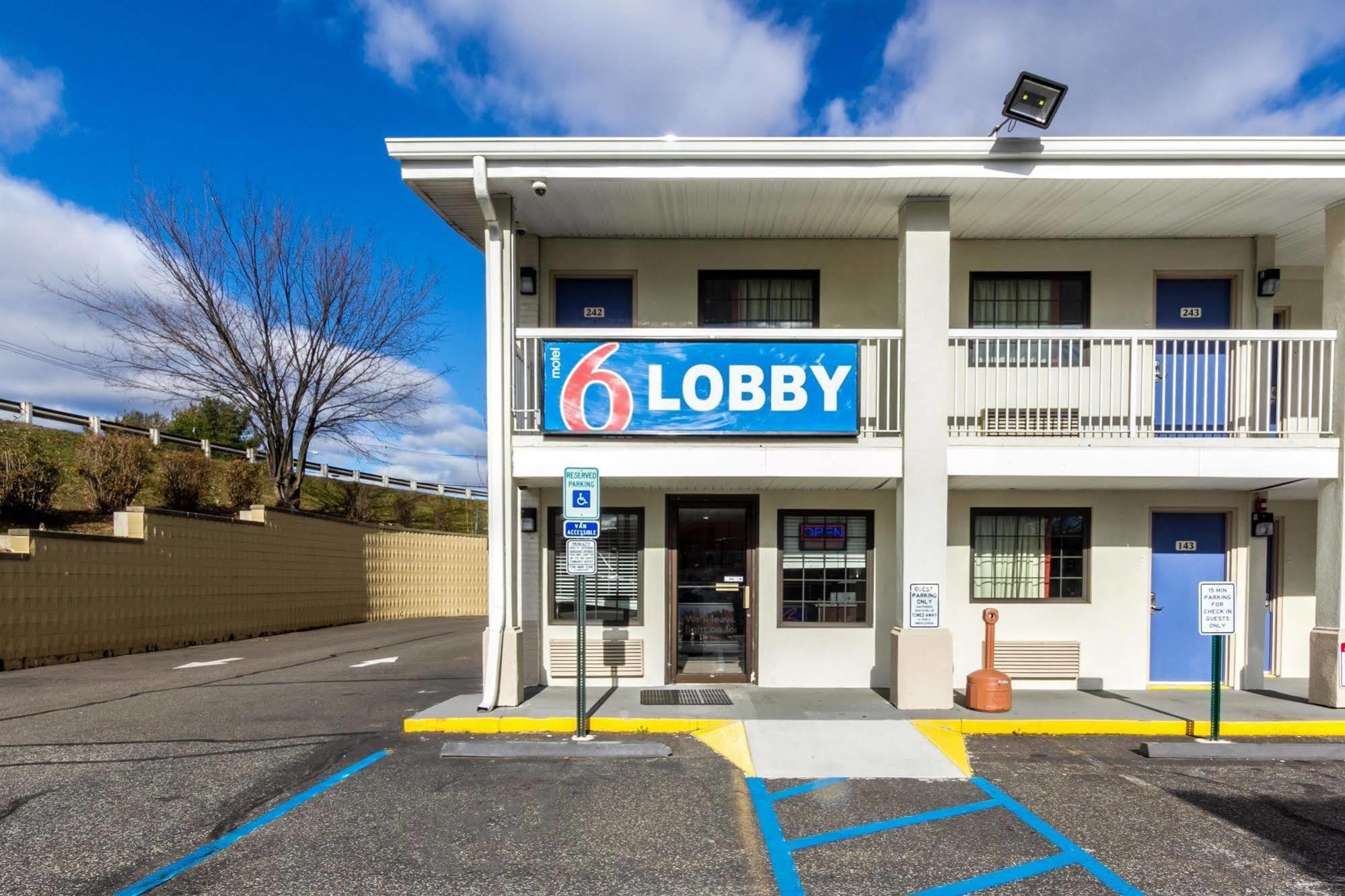 Motel 6 New Brunswick Bagian luar foto