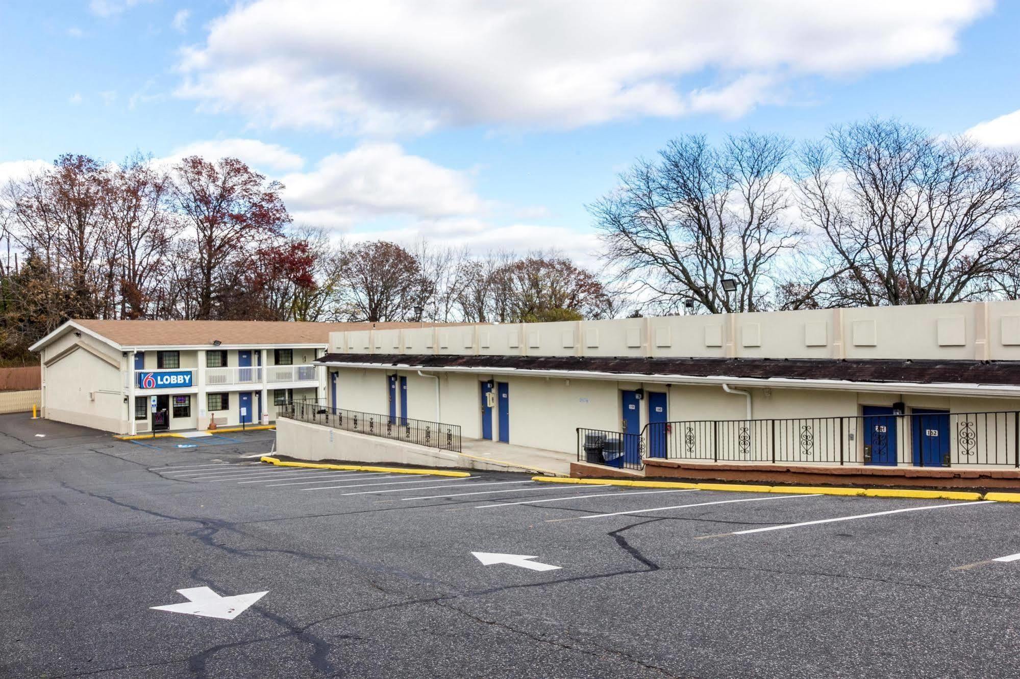 Motel 6 New Brunswick Bagian luar foto